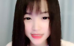 可爱小姐姐看恐怖片视频,可爱小姐姐挑战恐怖片，惊悚瞬间萌态百出