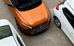 开宝骏手动挡小姐姐图片,驾驭之美，青春风采